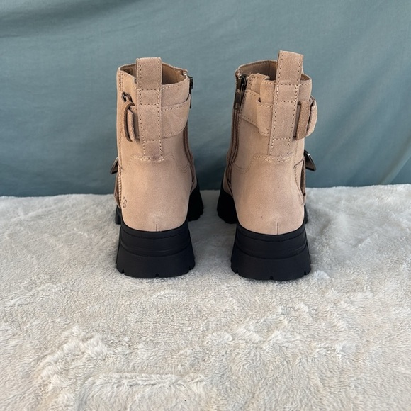 NWOT UGG ASHTON SHORT SAND SUEDE WOMEN'S BOOTS US SIZE 10 - Picture 4 of 9
